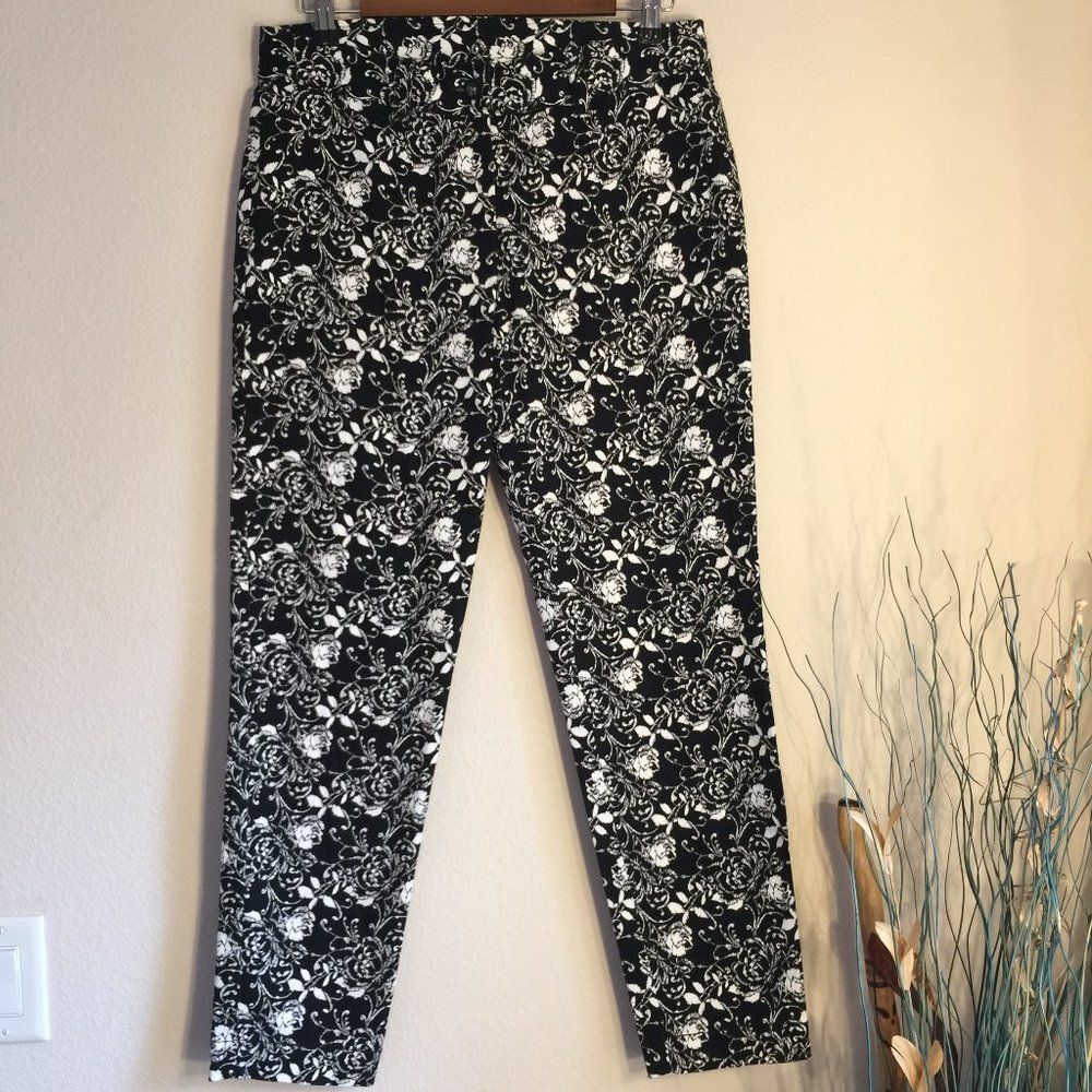 Skye’s The Limit Black & White Rose floral print Jeans sz 8 crop